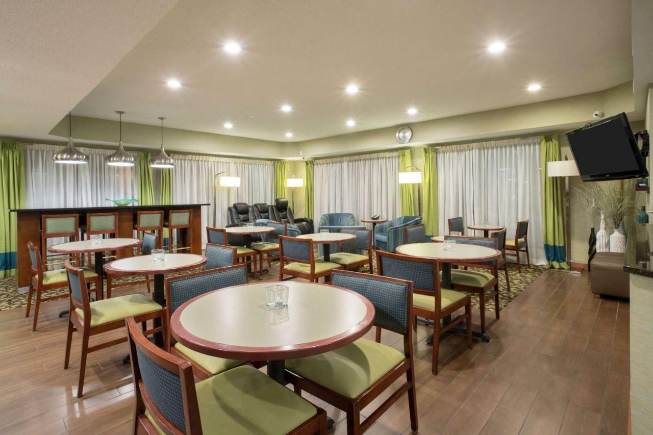 Hotel Baymont By Wyndham Thornton Exteriér fotografie